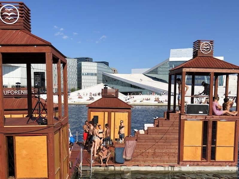 Oslo Badstuforening: Bademaschinen i Bjørvika - Image