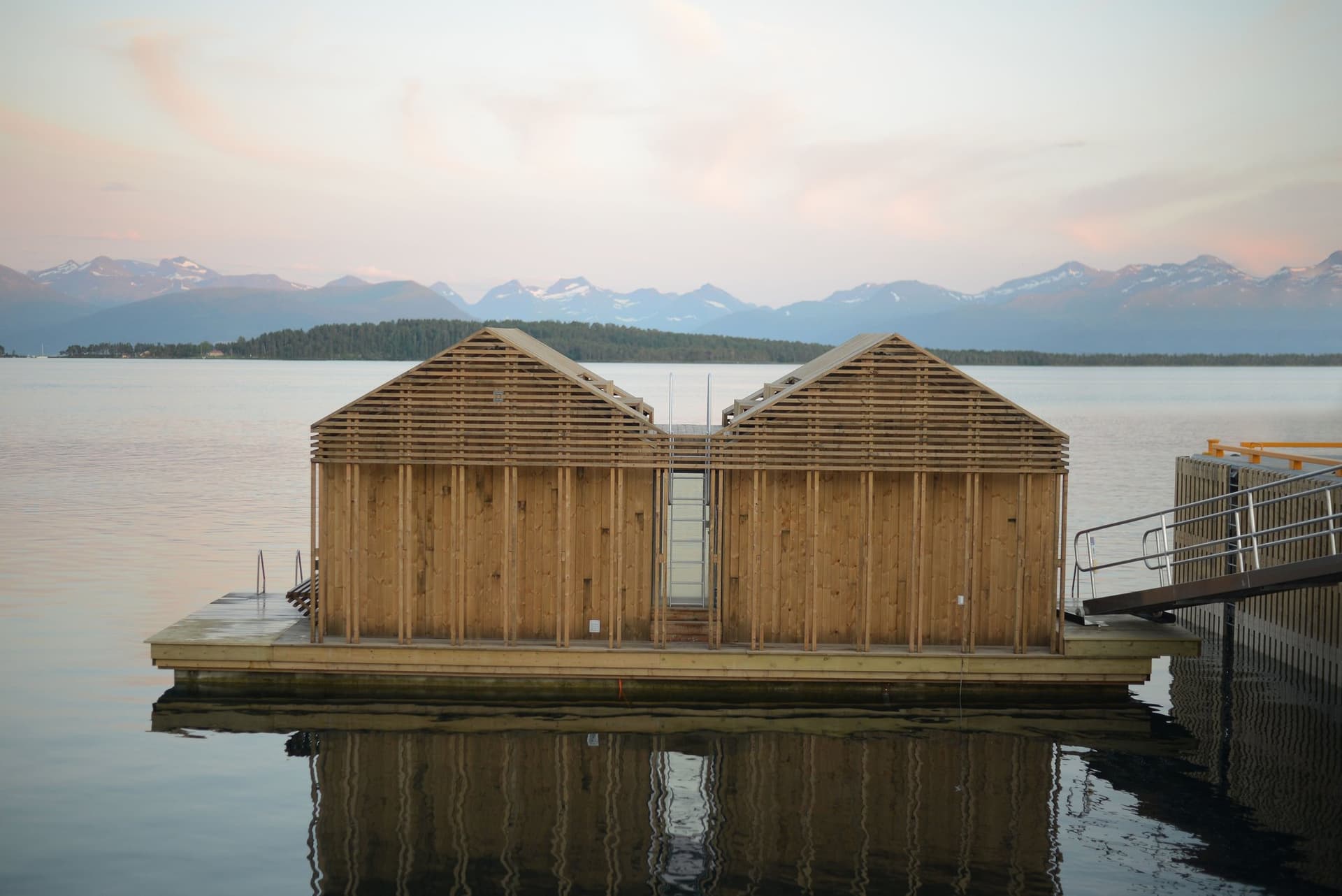 Nausta - Flytende Badstue i Molde - Image