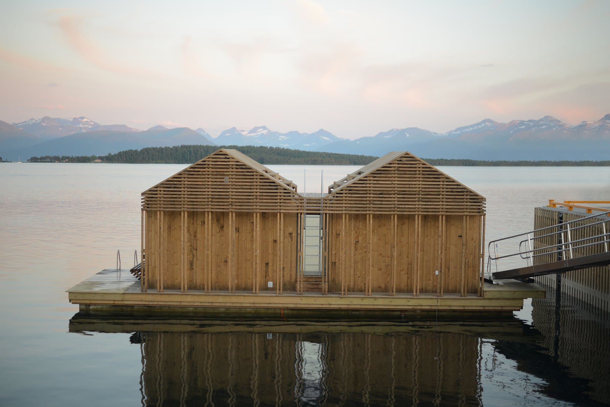 Nausta - Flytende Badstue i Molde - Image