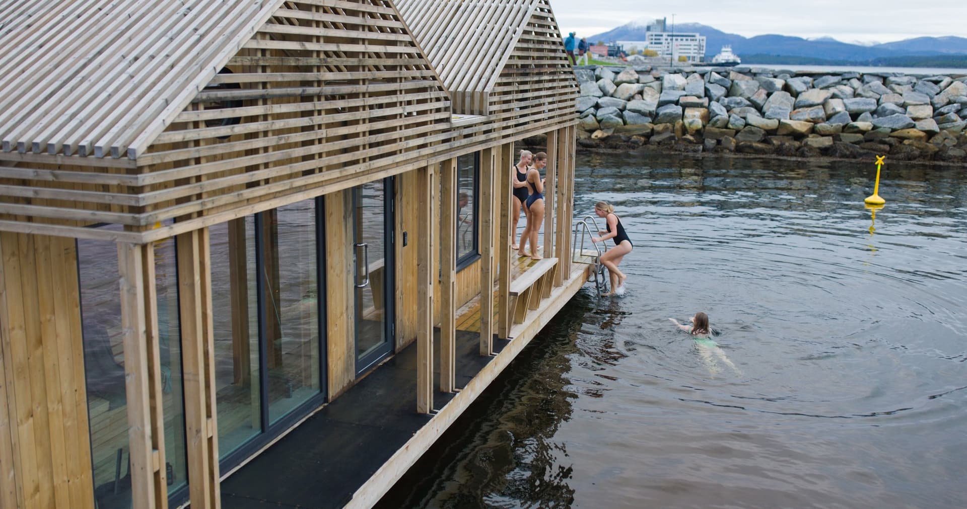 Nausta - Flytende Badstue i Molde - Image