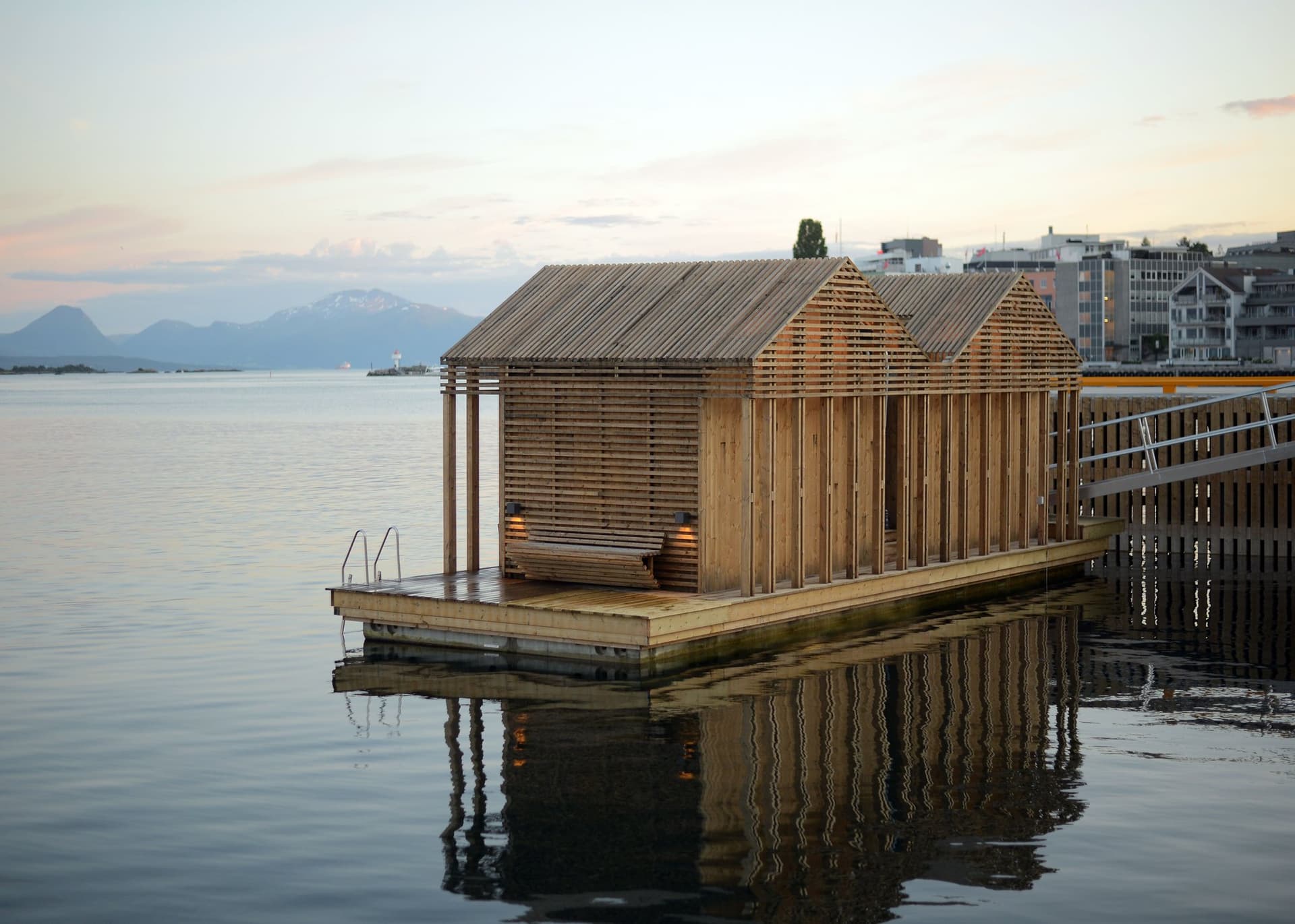 Nausta - Flytende Badstue i Molde - Image