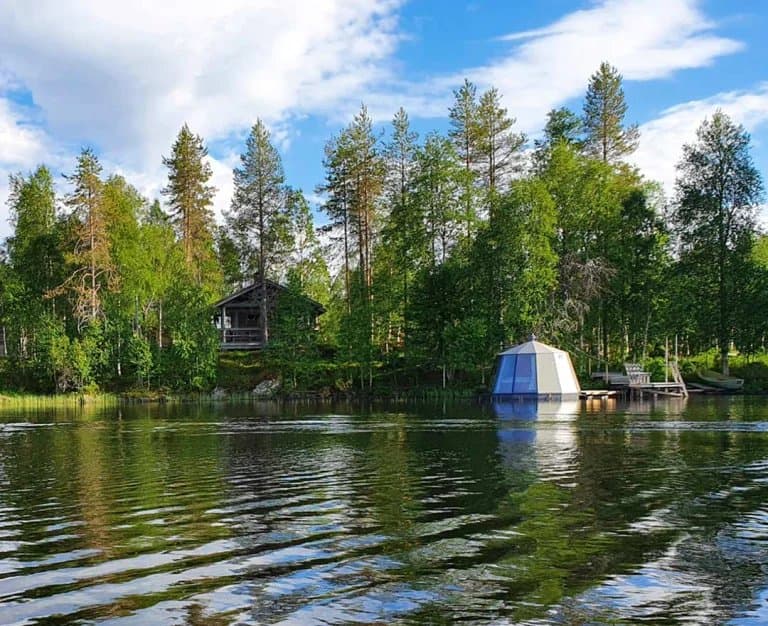 Isokenkäisten klubi - Image